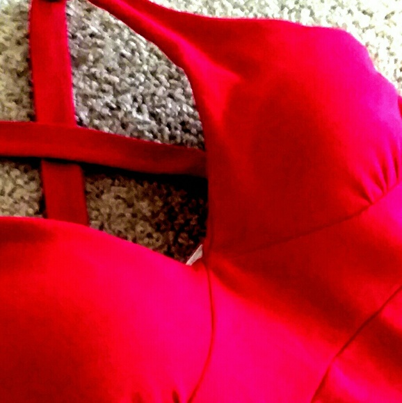 SOLD! Red V-Neck Tank Top ⚘ - Picture 2 of 5